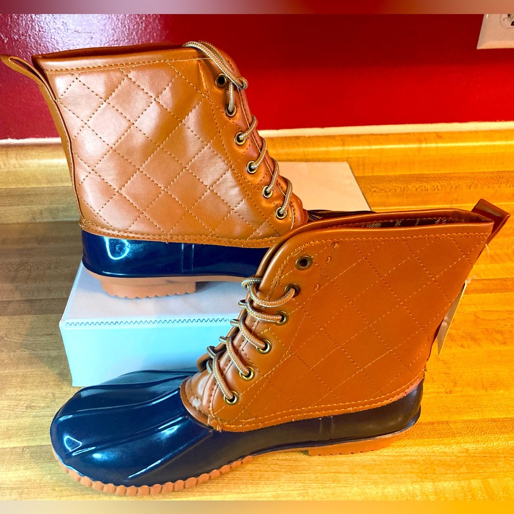 🔴 Duck Boots Waterproof Bottoms Size 6 NWT
